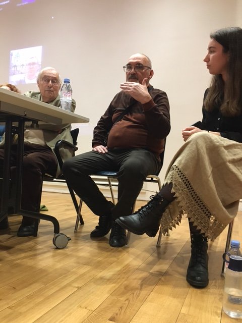 Yuri parle au meeting